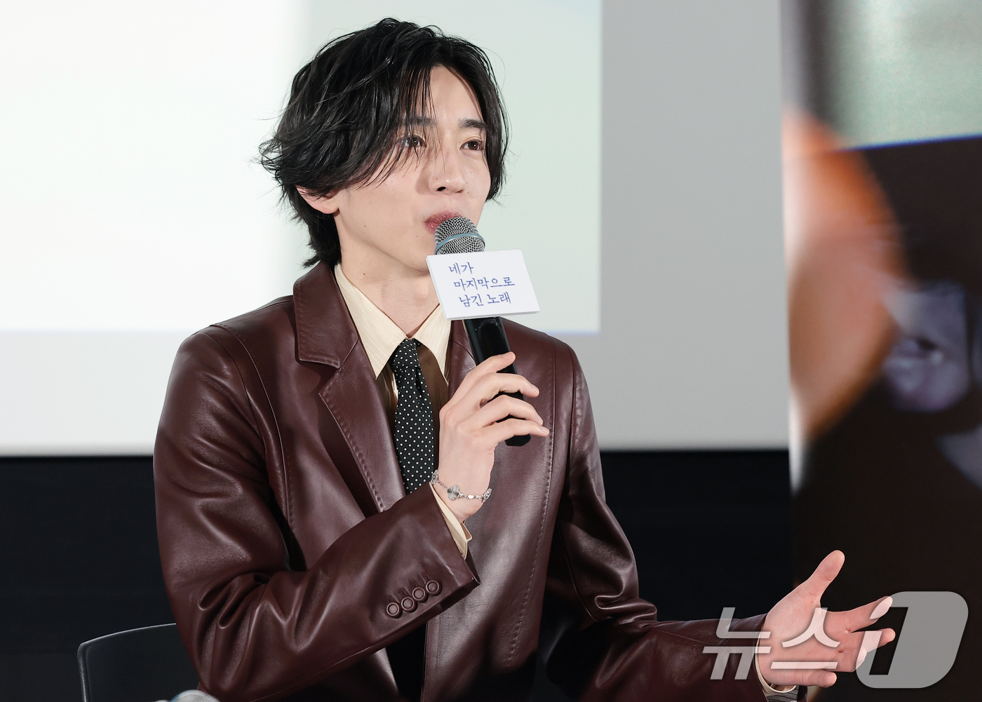 (서울=뉴스1) 권현진 기자 = 일본 배우 미치에다 슌스케(道枝駿佑)가 3일 서울 용산구 CGV용산아이파크몰에서 열린 영화 ‘네가 마지막으로 남긴 노래’ 기자 간담회에서 취재진 질 …