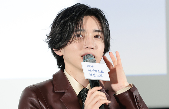 취재진 질문에 답하는 미치에다 슌스케