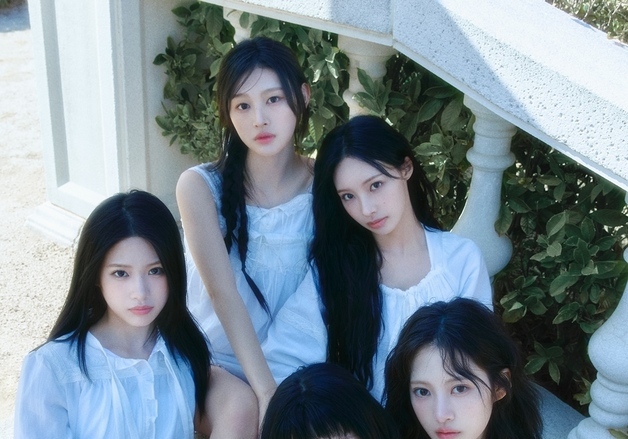 리센느, '런어웨이' 콘셉트 포토 공개…몽환적 아우라