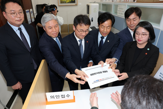 원내 6개 정당, 개헌안 발의…우 의장 "국힘 불참 안타까워"(종합)