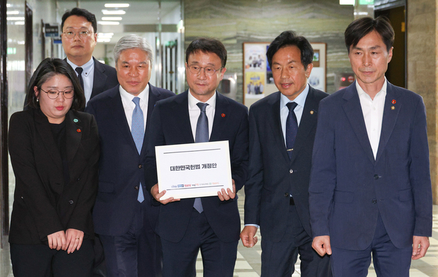 국힘 뺀 여야 6당, 개헌안 제출