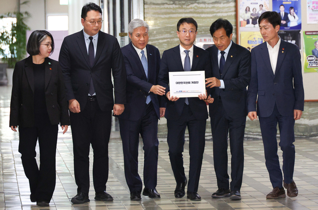 국힘 뺀 제정당 개헌안 제출