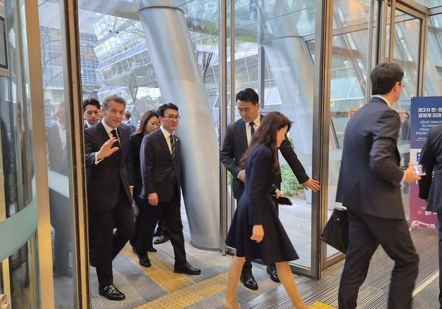 마크롱 프랑스 대통령·김민석 국무총리, 미래산업 협력 위해 한자리에