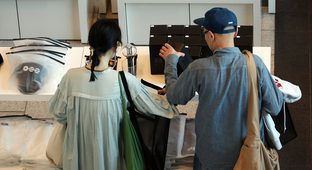 BTS 굿즈 구입하는 일본 아미들