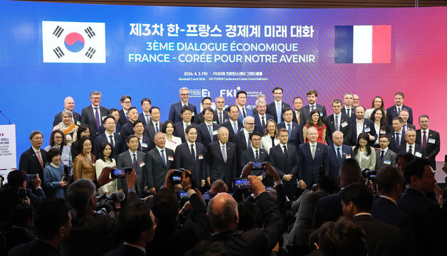 마크롱 대통령 "프랑스, 미국보다 예측 가능해"…삼성·현대와 협력 강조