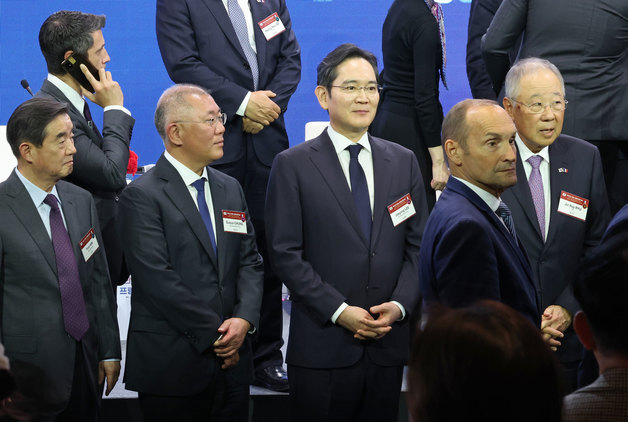 이재용·정의선 등 총수 총출동…마크롱 만나 '미래산업' 머리 맞대