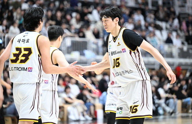 프로농구 LG, KT 87-60 완파…12년 만에 정규리그 우승