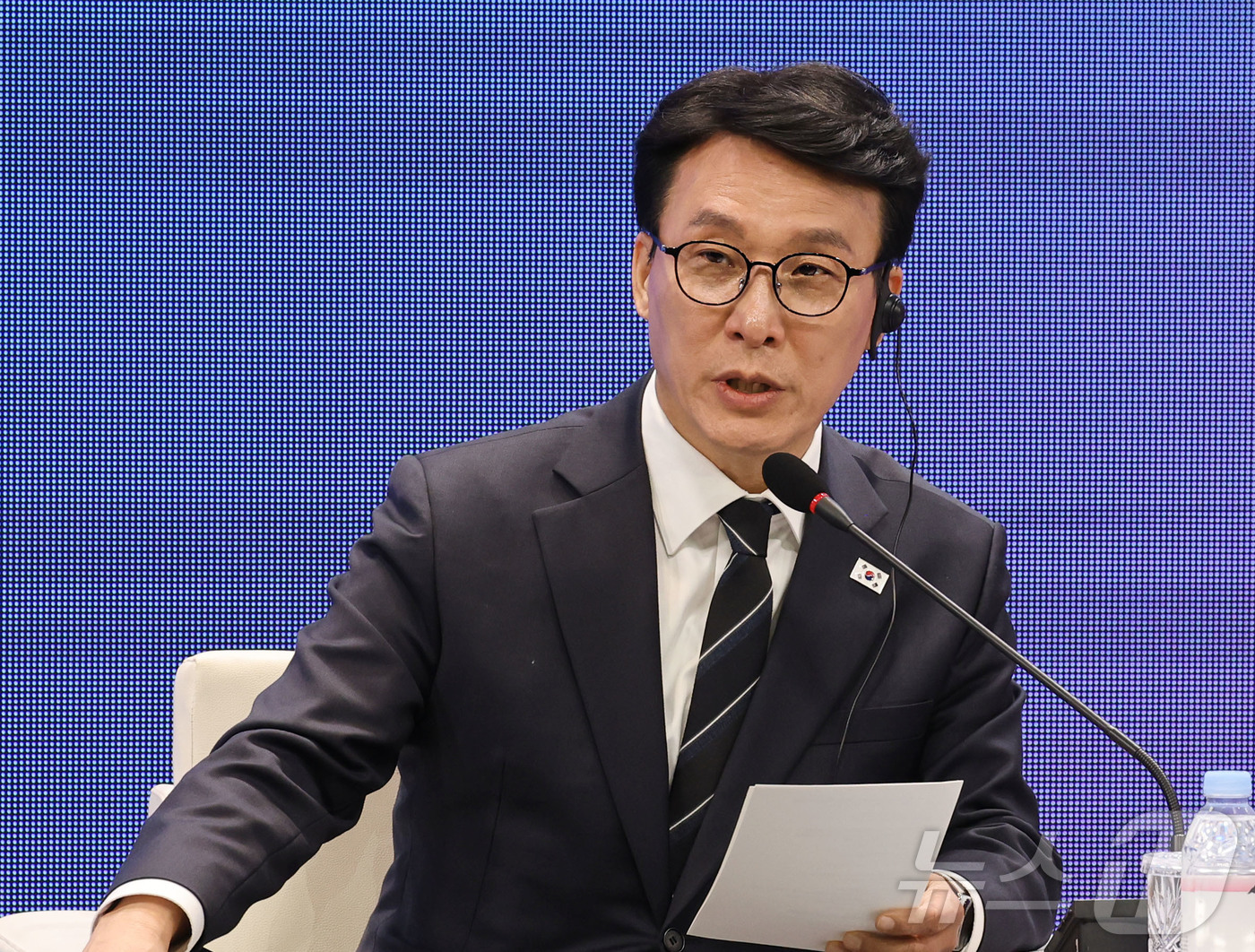 (서울=뉴스1) 청사사진기자단 = 김민석 국무총리가 3일 서울 여의도 FKI 컨퍼런스센터에서 열린 한-프랑스 경제계 미래대화 폐회식에서 발언을 하고 있다.  2026.4.3/뉴스1 …