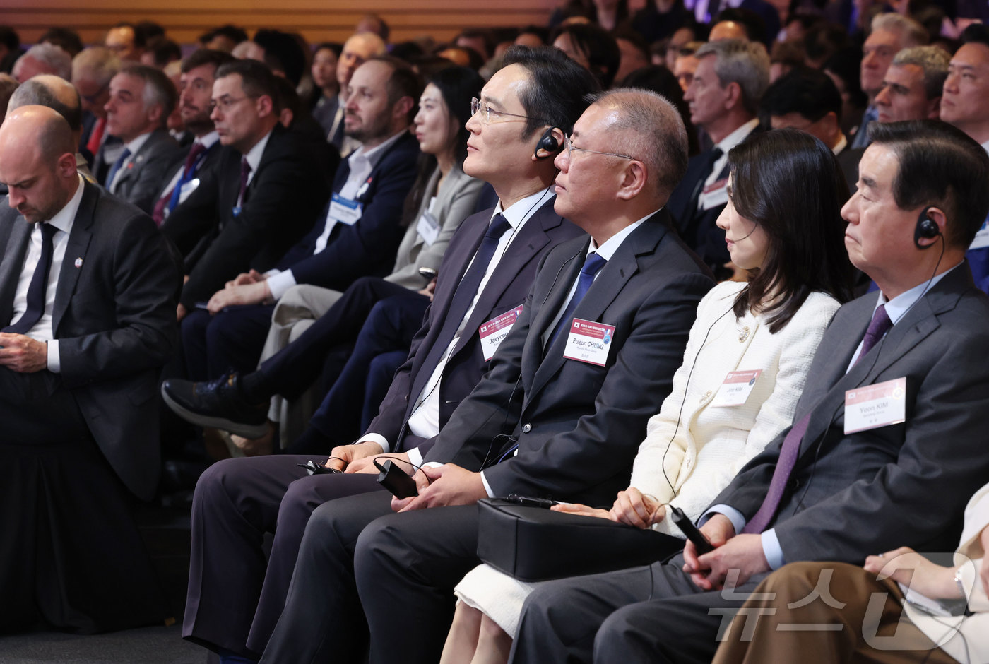 (서울=뉴스1) 청사사진기자단 = 이재용 삼성전자 회장과 정의선 현대자동차그룹 회장이 3일 서울 여의도 FKI 컨퍼런스센터에서 열린 제3차 한-프랑스 경제계 미래대화 폐회식에 참석 …