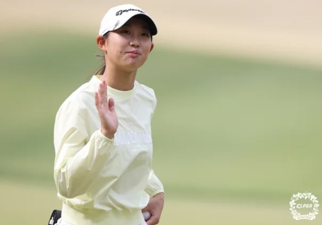 '14세' 김서아 깜짝 돌풍…34년 만에 박세리 최연소 우승 기록 깰까(종합)