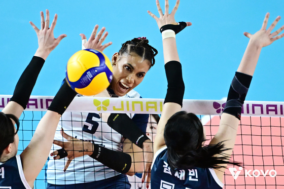 '실바 35점' GS칼텍스, 챔프전 2연승…5년 만에 우승까지 한 걸음