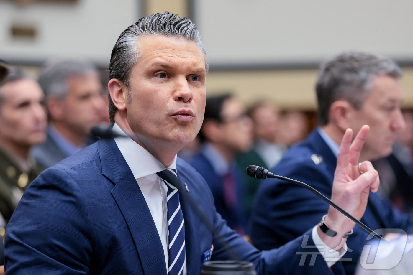 (워싱턴DC 로이터=뉴스1) 이정환 기자 = 피트 헤그세스 미 국방장관이 29일(현지시간) 미 워싱턴 DC 국회의사당에서 열린 하원 군사위원회 청문회에 출석해 국방부의 2027 회 …