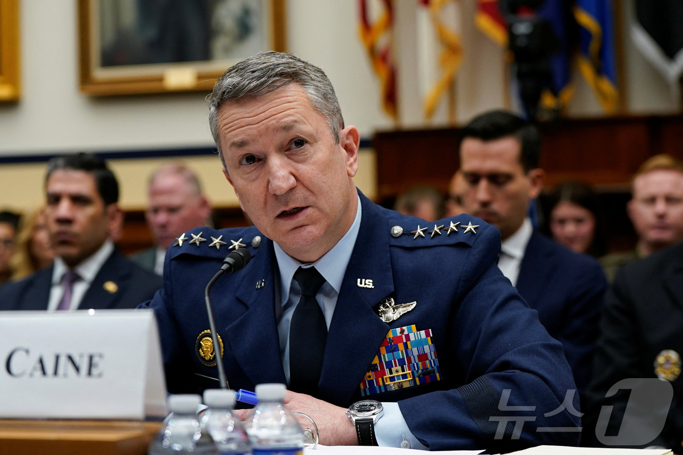 (워싱턴DC 로이터=뉴스1) 이정환 기자 = 댄 케인 미 합참의장이 29일(현지시간) 미 워싱턴 DC 국회의사당에서 열린 국방부의 2027 회계연도 예산안 심의를 위한 하원 군사위 …