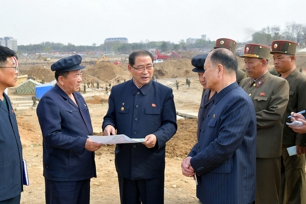 박태성 내각총리, 농장 시찰…가뭄 피해 대책 논의[데일리 북한]