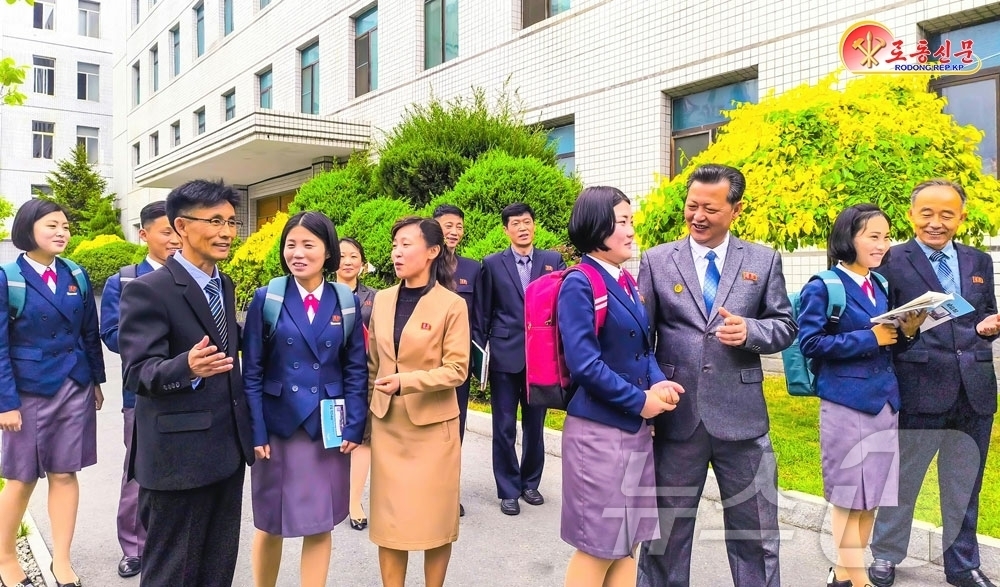 (평양 노동신문=뉴스1) = 북한 노동당 기관지 노동신문은 30일 한덕수평양경공업대학 방직공학부가 중등학교 졸업생들을 대상으로 교육 지원과 관리를 강화하고 있다고 보도했다. [국내 …