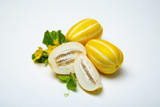 "참외씨 먹는 남편 급 떨어져…그런 애들 거의 편부모 가정" 여교사 글 '뭇매'