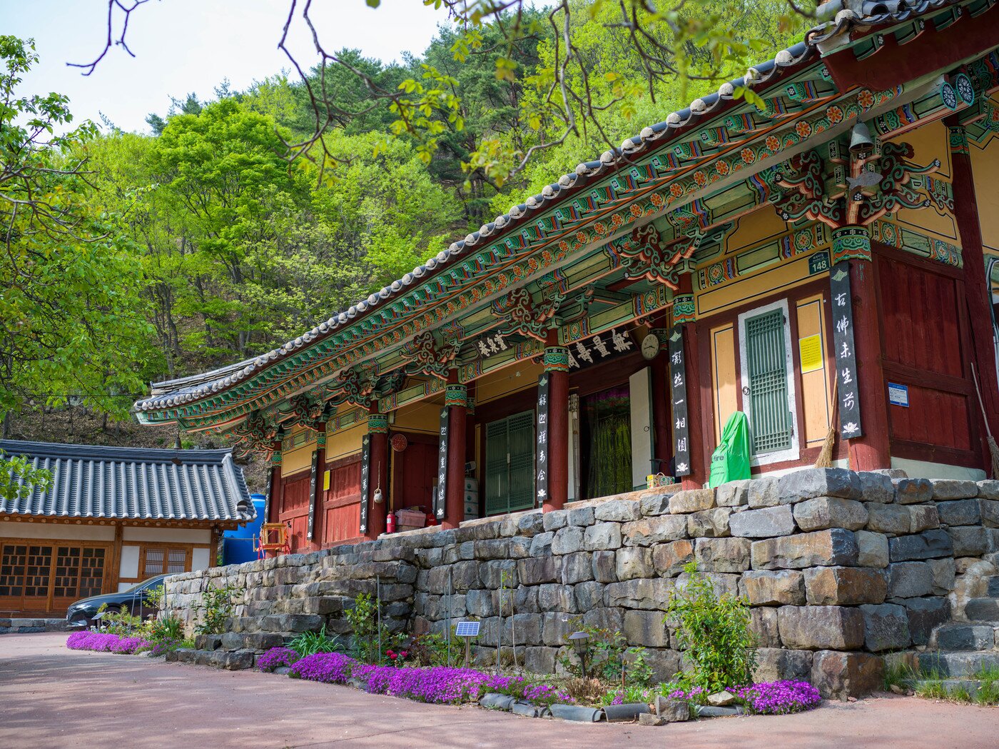 본문 이미지 - '금산 영천암 무량수각' 전경.(충남도 제공. 재판매 및 DB금지)/뉴스1 