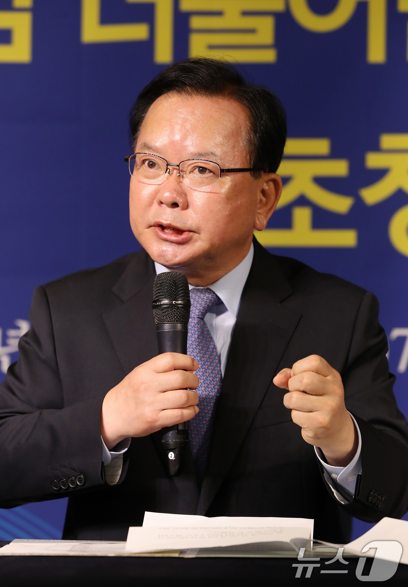 (대구=뉴스1) 공정식 기자 = 김부겸 더불어민주당 대구시장 후보가 30일 오전 대구 남구 이천동 대구아트파크에서 열린 아시아포럼21 초청 토론회에 참석해 발언하고 있다. 2026 …