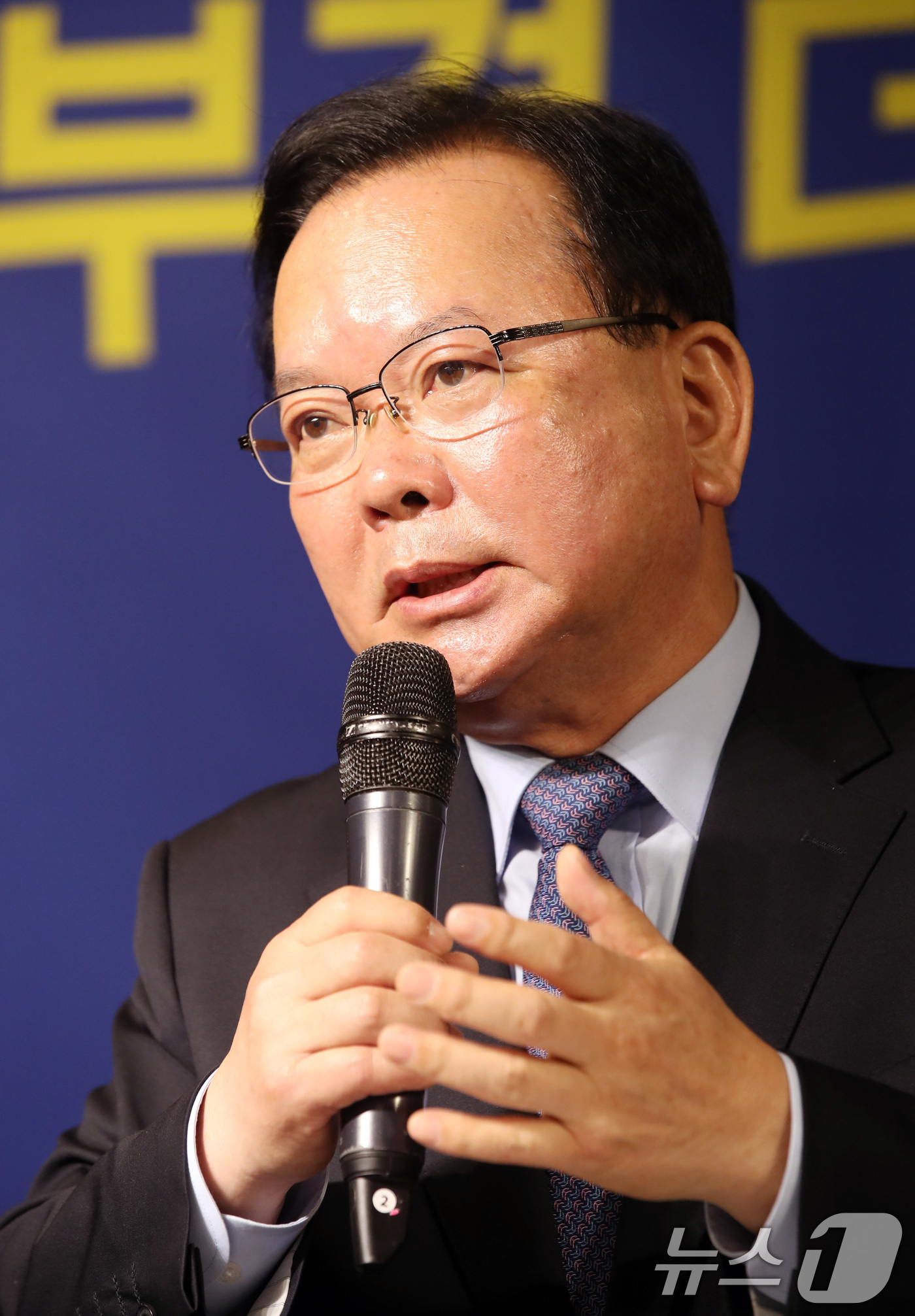 (대구=뉴스1) 공정식 기자 = 김부겸 더불어민주당 대구시장 후보가 30일 오전 대구 남구 이천동 대구아트파크에서 열린 아시아포럼21 초청 토론회에 참석해 발언하고 있다. 2026 …