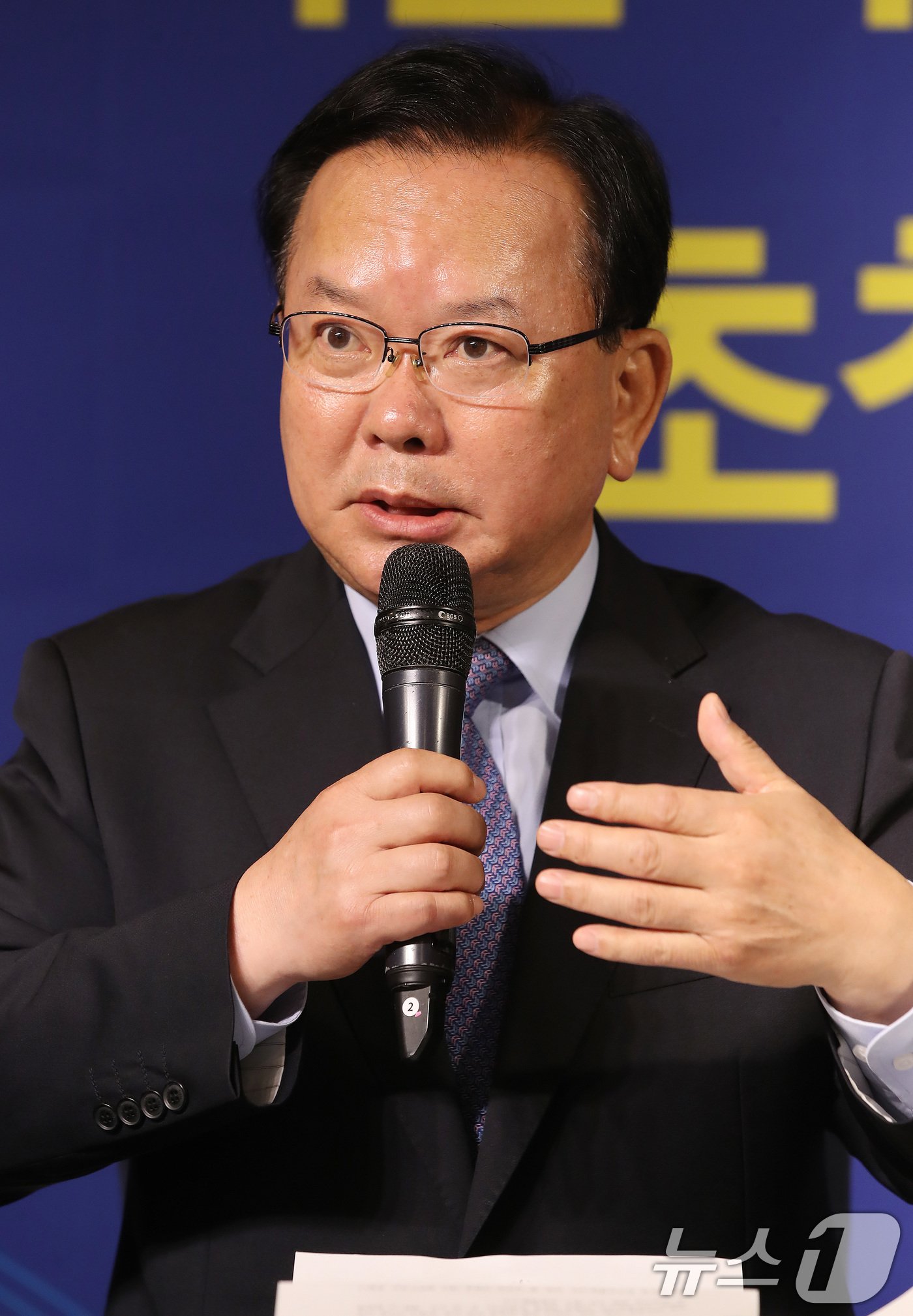 (대구=뉴스1) 공정식 기자 = 김부겸 더불어민주당 대구시장 후보가 30일 오전 대구 남구 이천동 대구아트파크에서 열린 아시아포럼21 초청 토론회에 참석해 발언하고 있다. 2026 …