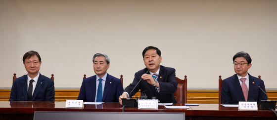 경제수장 F4, 확대거시경제금융회의