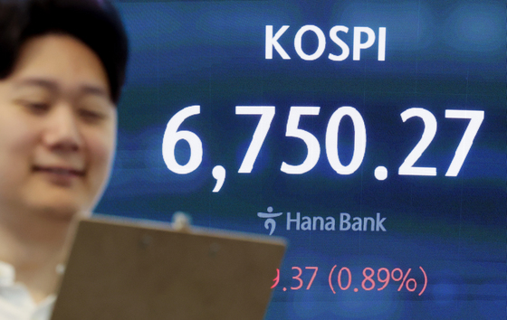 한화솔루션 13%↑ 국제유가 급등에 신재생 관련주 강세[핫종목]