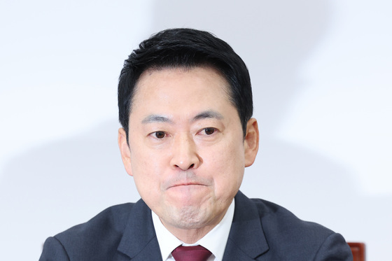 생각 잠긴 장동혁 대표