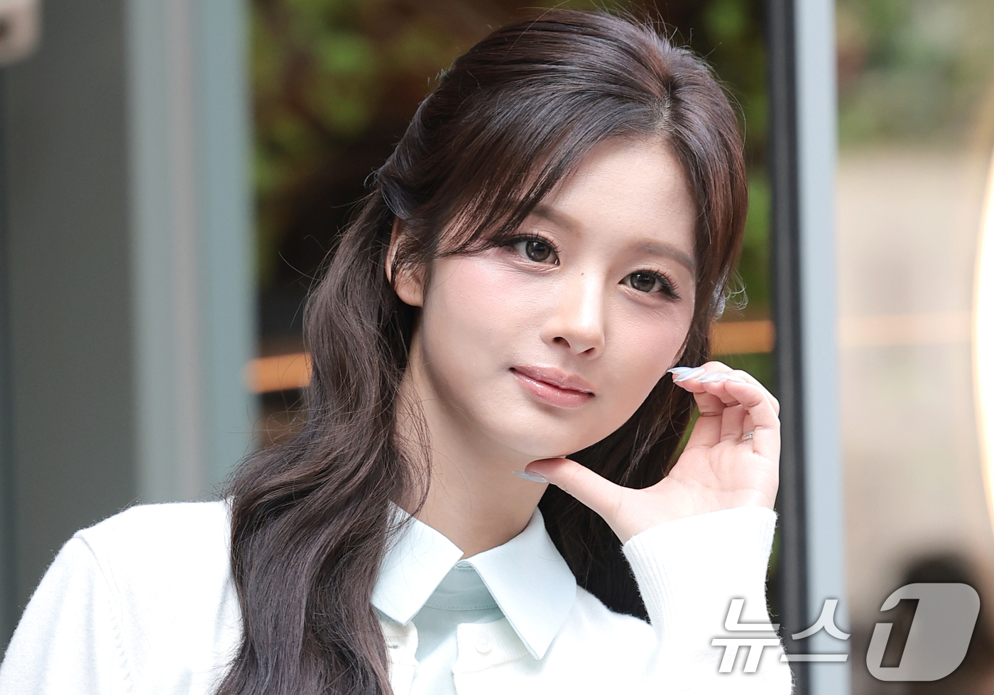 (서울=뉴스1) 권현진 기자 = 그룹 엔믹스(NMIXX) 설윤이 30일 서울 강남에서 열린 글로벌 모던 티 브랜드 CHAGEE(차지)의 플래그십 그랜드 오프닝 행사에 참석해 포즈를 …