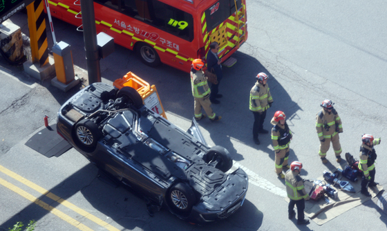 서울 도심 한복판 차량 전복