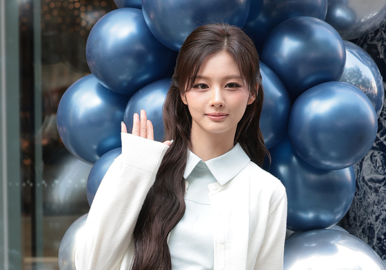 강남 포착된 설윤