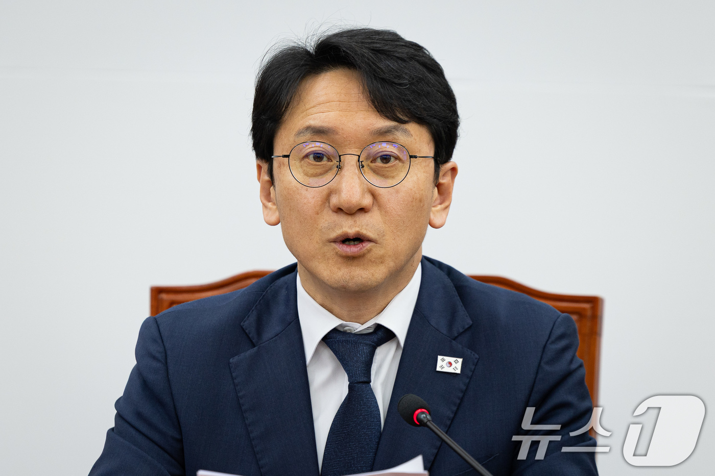 (서울=뉴스1) 유승관 기자 = 천준호 더불어민주당 원내대표 직무대행이 30일 서울 여의도 국회에서 열린 정책조정회의에서 모두 발언을 하고 있다. 2026.4.30/뉴스1