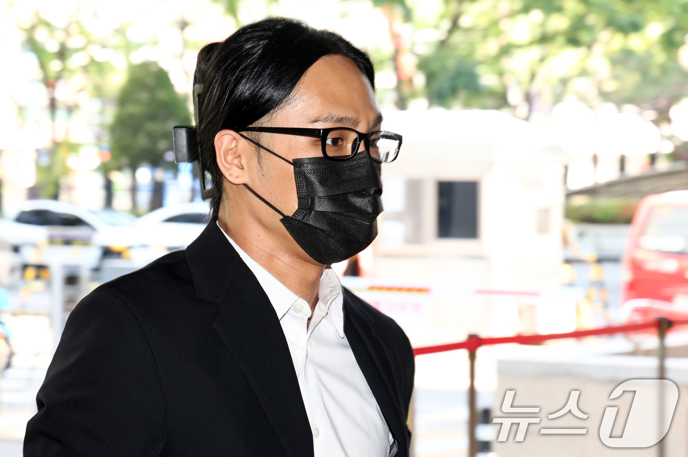 (서울=뉴스1) 최지환 기자 = 엑스터시와 대마 등 마약을 투약한 혐의로 재판에 넘겨져 1심에서 징역형 집행유예를 선고 받은 래퍼 식케이(본명 권민식)가 30일 오전 서울 마포구 …