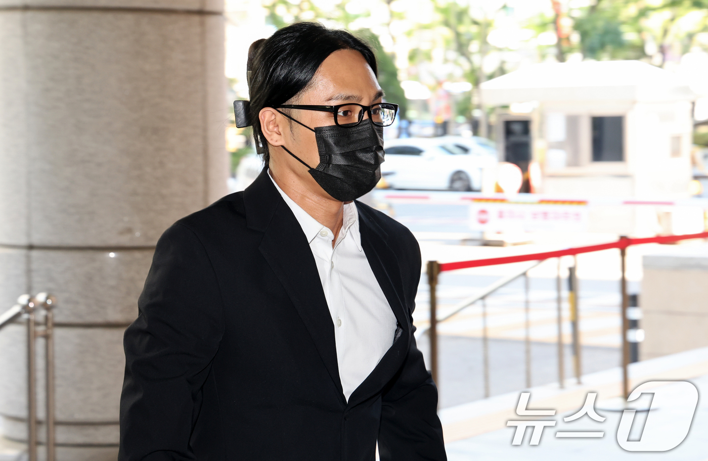 (서울=뉴스1) 최지환 기자 = 엑스터시와 대마 등 마약을 투약한 혐의로 재판에 넘겨져 1심에서 징역형 집행유예를 선고 받은 래퍼 식케이(본명 권민식)가 30일 오전 서울 마포구 …