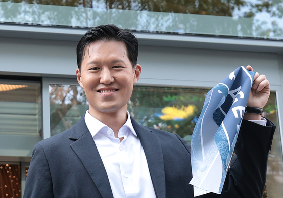 리본 컷팅 마친 김좌현 대표