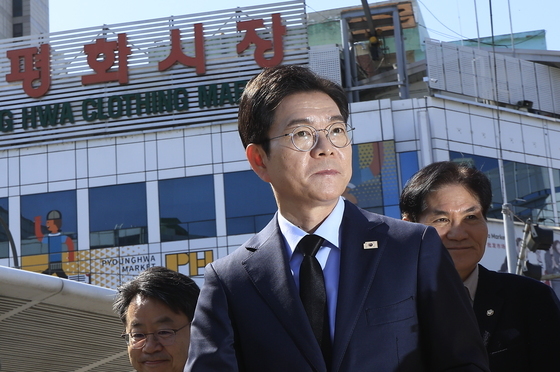 전태일 동상 찾은 정원오