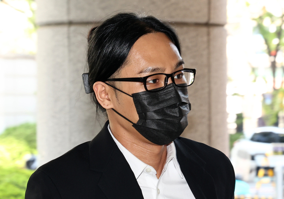 법정 들어가는 식케이