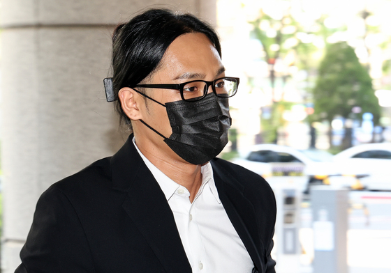 항소심 선고 출석하는 '마약 투약 자수' 식케이