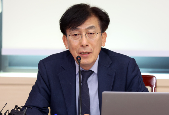 의료혁신위원회 모두 발언하는 정기현 위원장