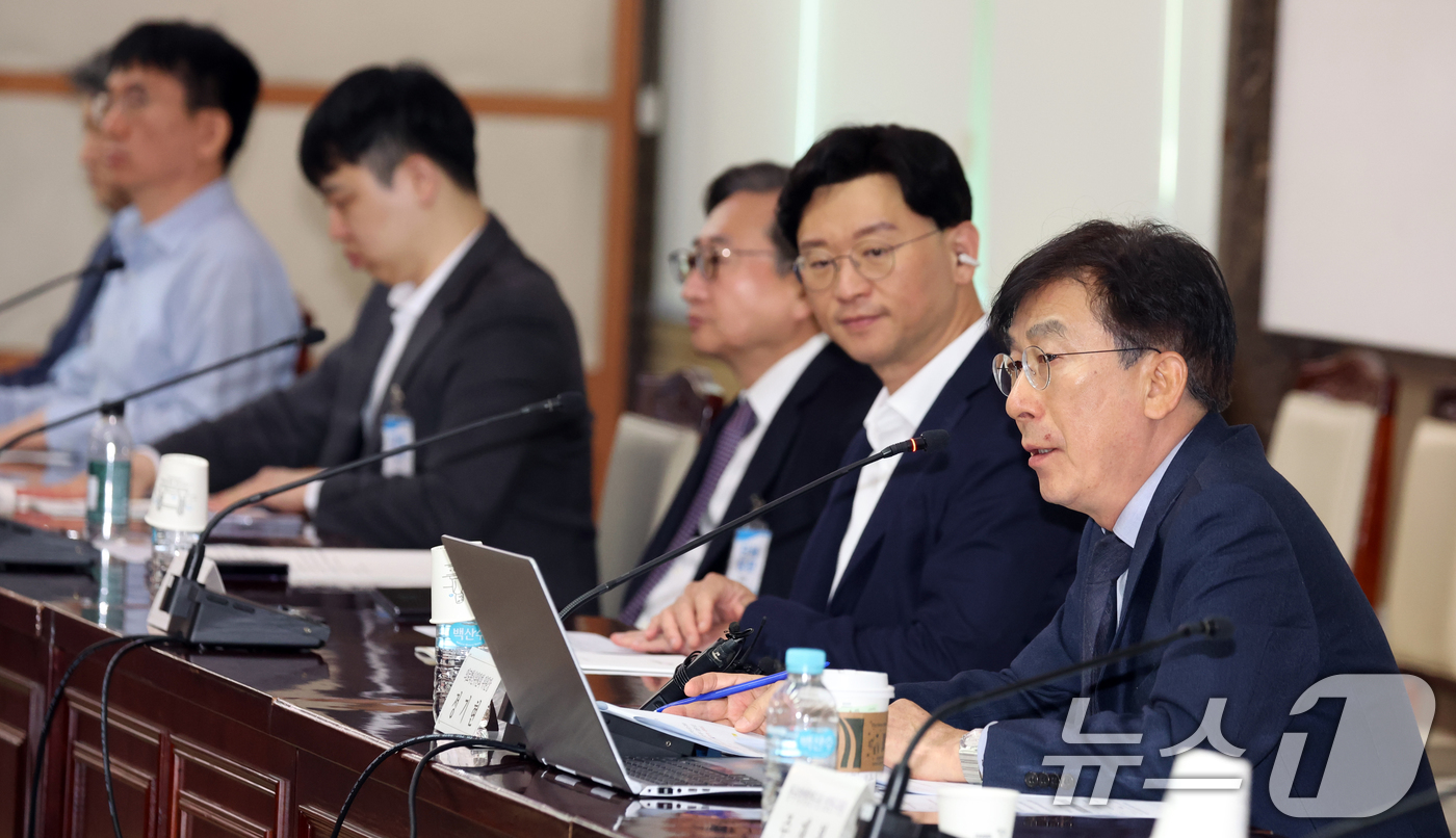 (서울=뉴스1) 김명섭 기자 = 정기현 의료혁신위원회 위원장이 30일 오전 서울 종로구 세종대로 정부서울청사에서 열린 제5차 의료혁신위원회에서 모두 발언을 하고 있다.  2026. …