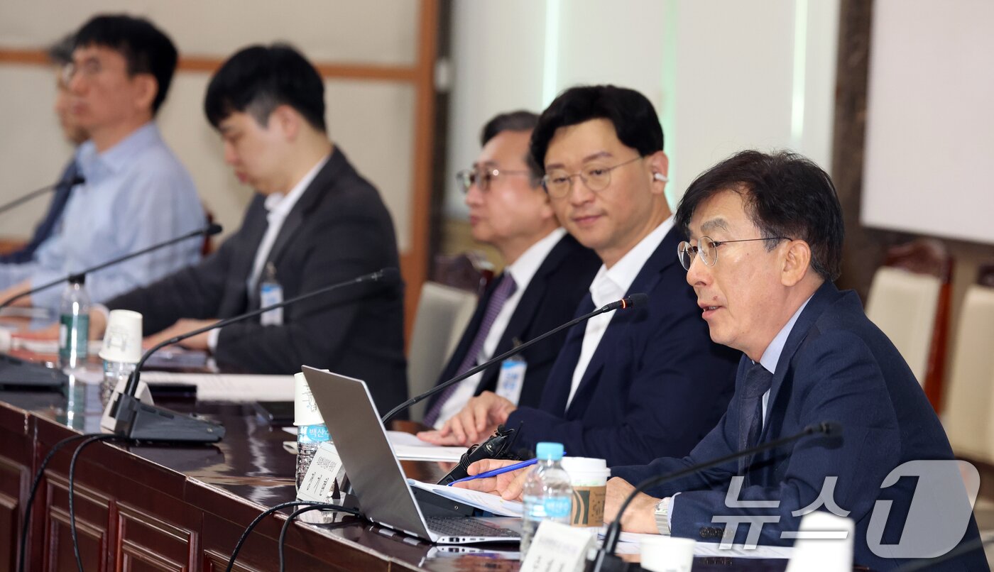 본문 이미지 - 정기현 의료혁신위원회 위원장이 30일 오전 서울 종로구 세종대로 정부서울청사에서 열린 제5차 의료혁신위원회에서 모두 발언을 하고 있다. 2026.4.30 ⓒ 뉴스1 김명섭 기자