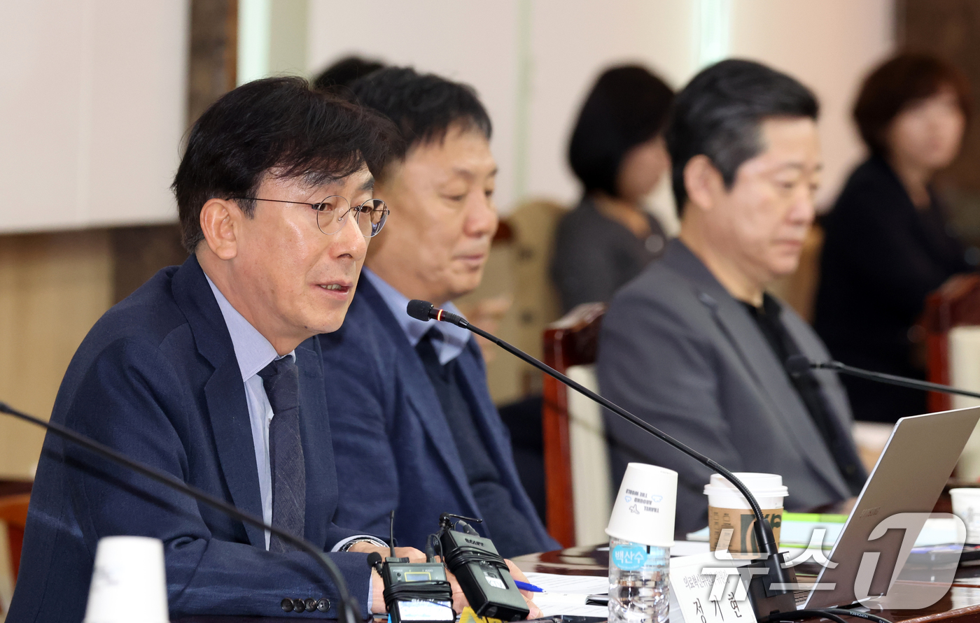 (서울=뉴스1) 김명섭 기자 = 정기현 의료혁신위원회 위원장이 30일 오전 서울 종로구 세종대로 정부서울청사에서 열린 제5차 의료혁신위원회에서 모두 발언을 하고 있다.  2026. …