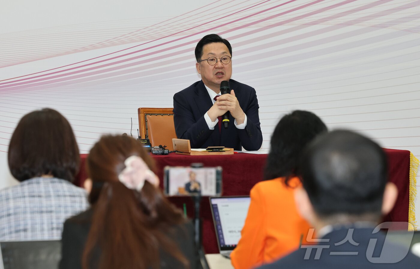 본문 이미지 - 이장우 대전시장이 30일 시청 기자회견장에서 언론인과의 대담을 하고 있다. 2026.4.30 ⓒ 뉴스1 김기태 기자