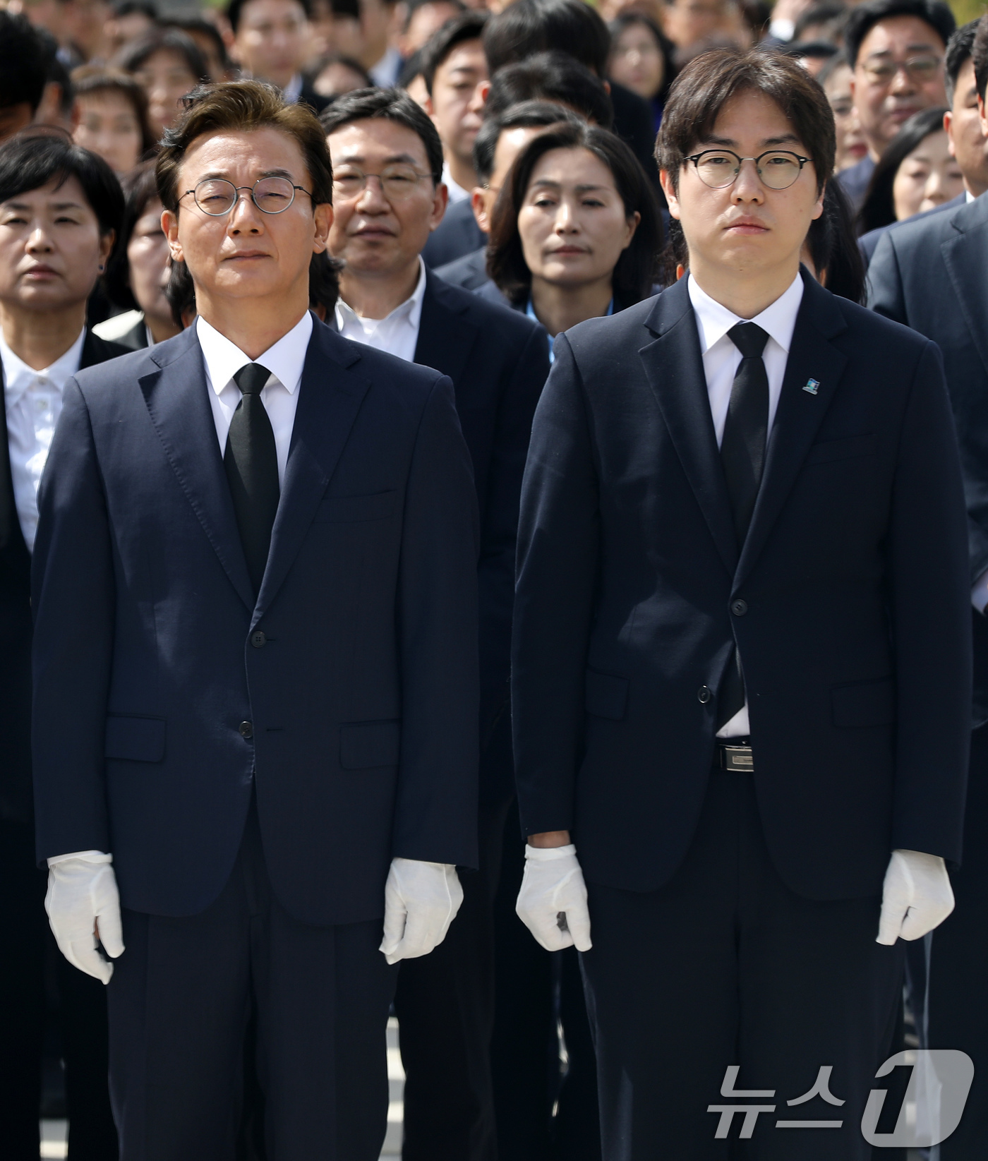 (부산=뉴스1) 윤일지 기자 = 전재수 더불어민주당 부산시장 예비후보(왼쪽)와 부산 북갑 국회의원 보궐선거 출마를 공식화 한 하정우 전 청와대 AI미래기획수석이 30일 오전 부산시 …