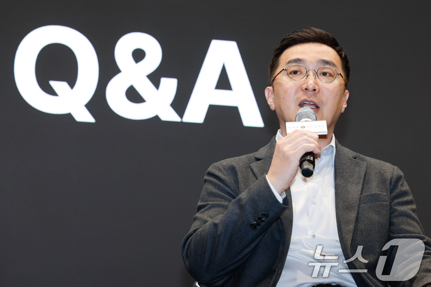 (서울=뉴스1) 안은나 기자 = 박태영 원스토어 대표가 30일 서울 중구 SKT타워에서 열린 2026 원스토어 창립 10주년 기념 기자간담회에 참석해 취재진 질문에 답하고 있다.원 …