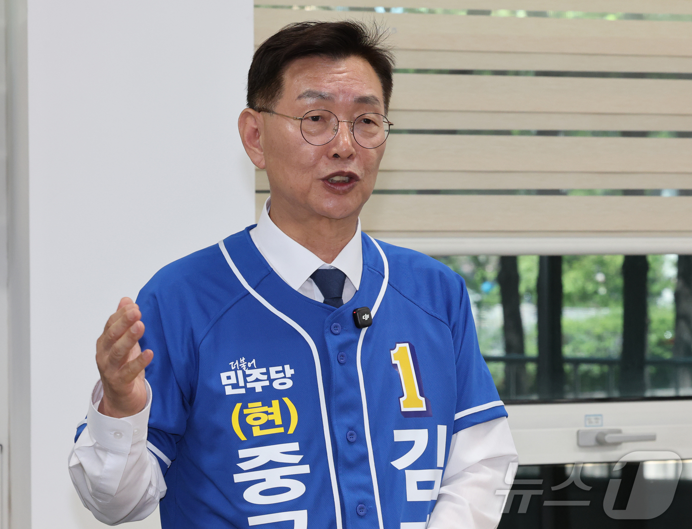 (대전=뉴스1) 김기태 기자 = 김제선 대전 중구청장이 30일 대전시의회에서 중구청장 출마기자회견을 하고 있다.  2026.4.30/뉴스1