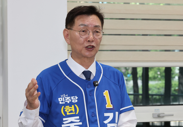 출마 기자회견하는 김제선 대전 중구청장