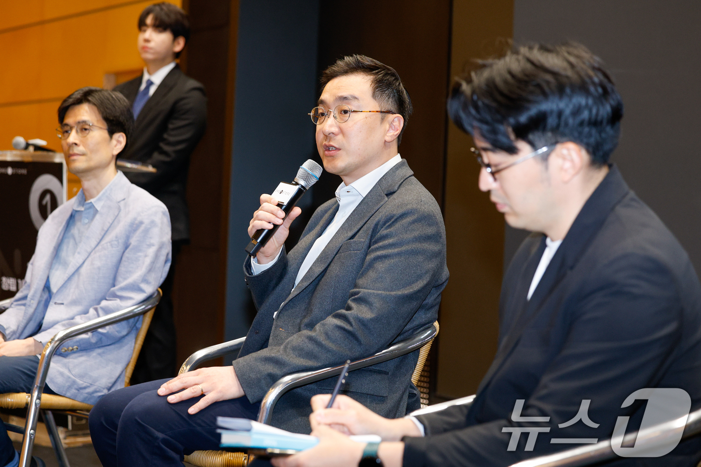 (서울=뉴스1) 안은나 기자 = 박태영 원스토어 대표가 30일 서울 중구 SKT타워에서 열린 2026 원스토어 창립 10주년 기념 기자간담회에 참석해 취재진 질문에 답하고 있다. …