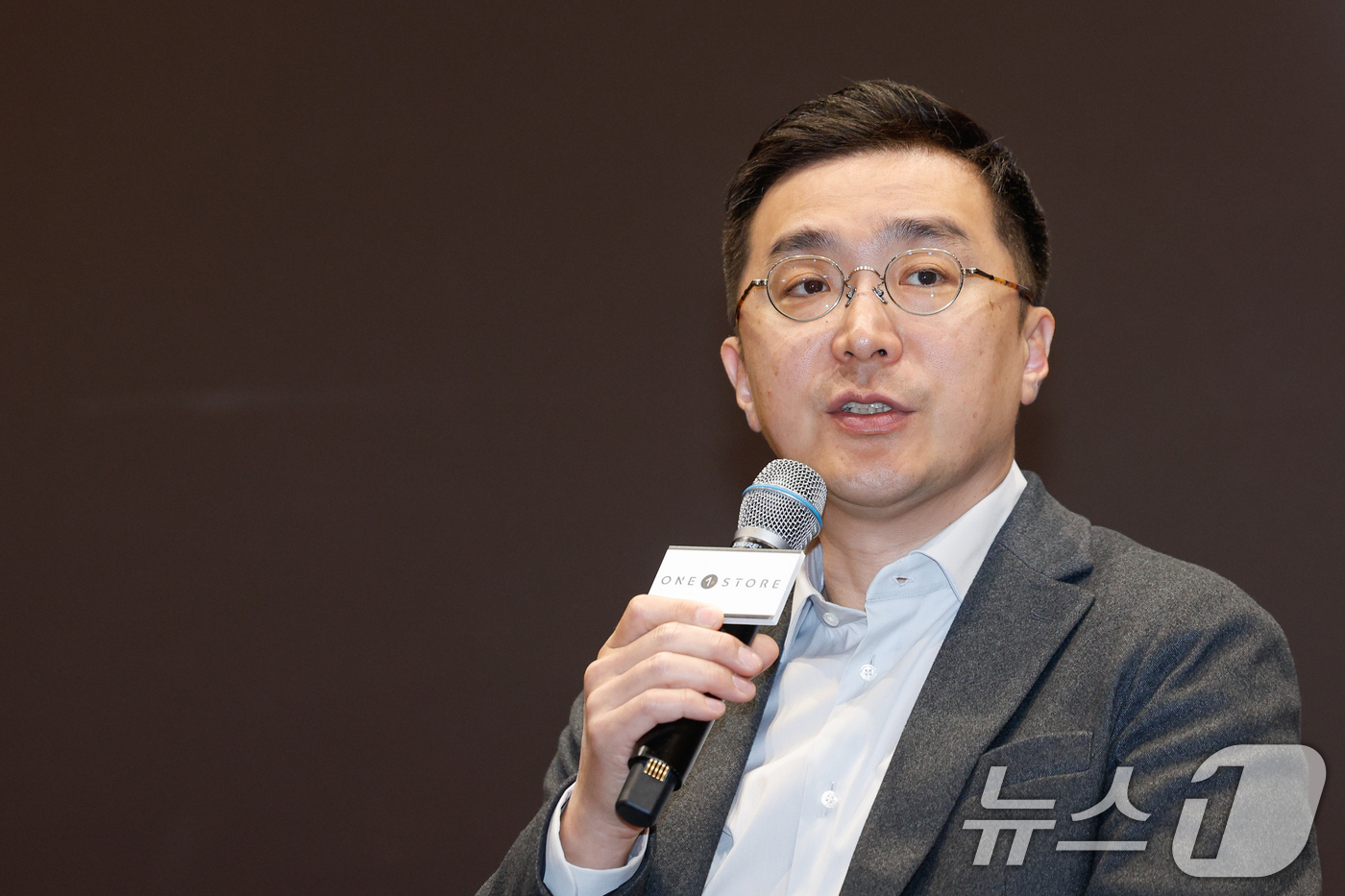 (서울=뉴스1) 안은나 기자 = 박태영 원스토어 대표가 30일 서울 중구 SKT타워에서 열린 2026 원스토어 창립 10주년 기념 기자간담회에 참석해 취재진 질문에 답하고 있다.원 …