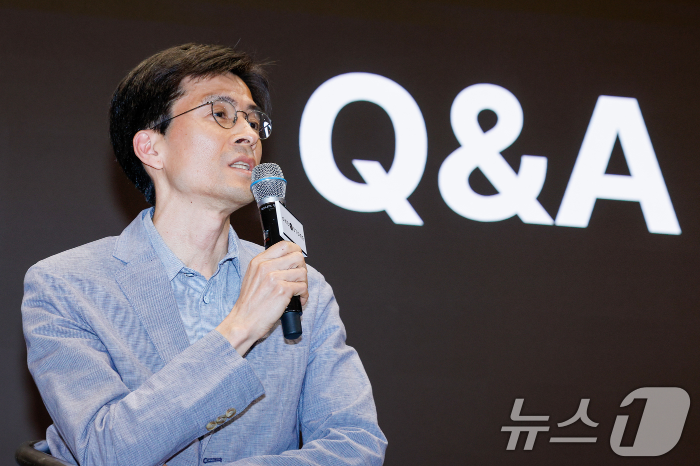 (서울=뉴스1) 안은나 기자 = 윤철진 원스토어 CBO가 30일 서울 중구 SKT타워에서 열린 2026 원스토어 창립 10주년 기념 기자간담회에 참석해 취재진 질문에 답하고 있다. …