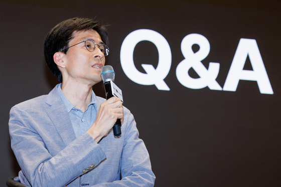 답변하는 윤철진 CBO